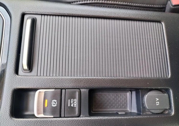 Volkswagen Passat cena 109900 przebieg: 135094, rok produkcji 2019 z Sanok małe 596